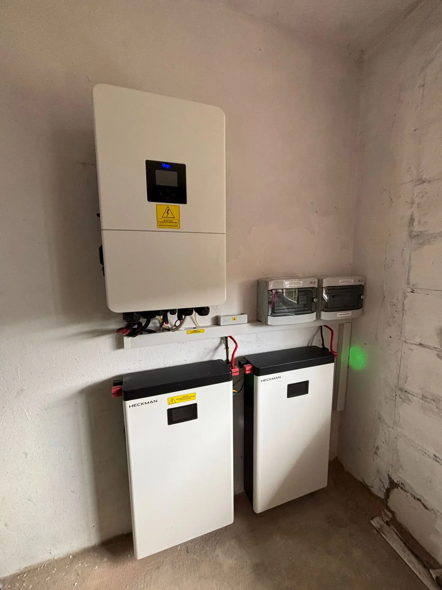 Instalacja magazynów energii z falownikiem